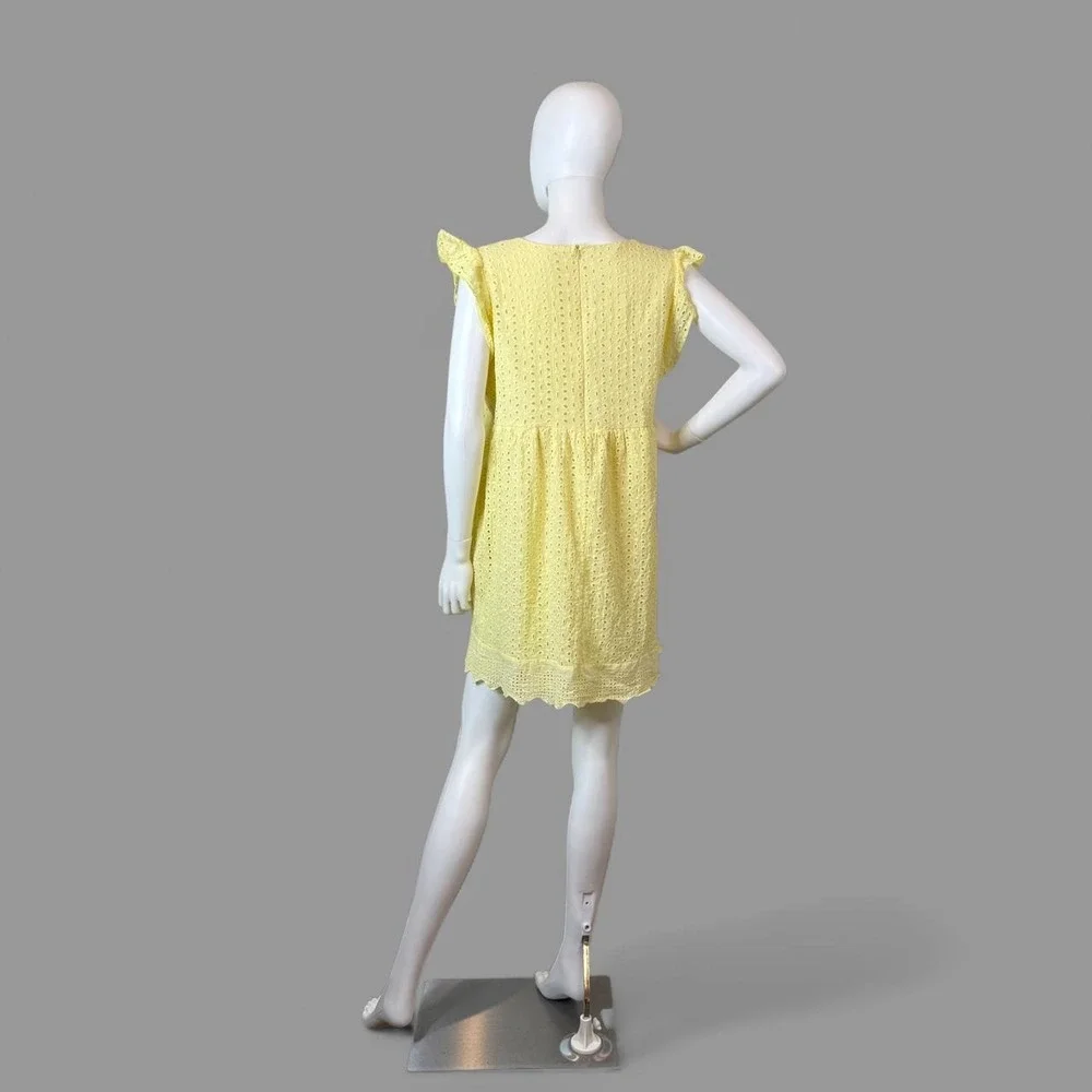 N/A sleeveless eyelet